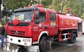 東風雙排5噸消防灑水車